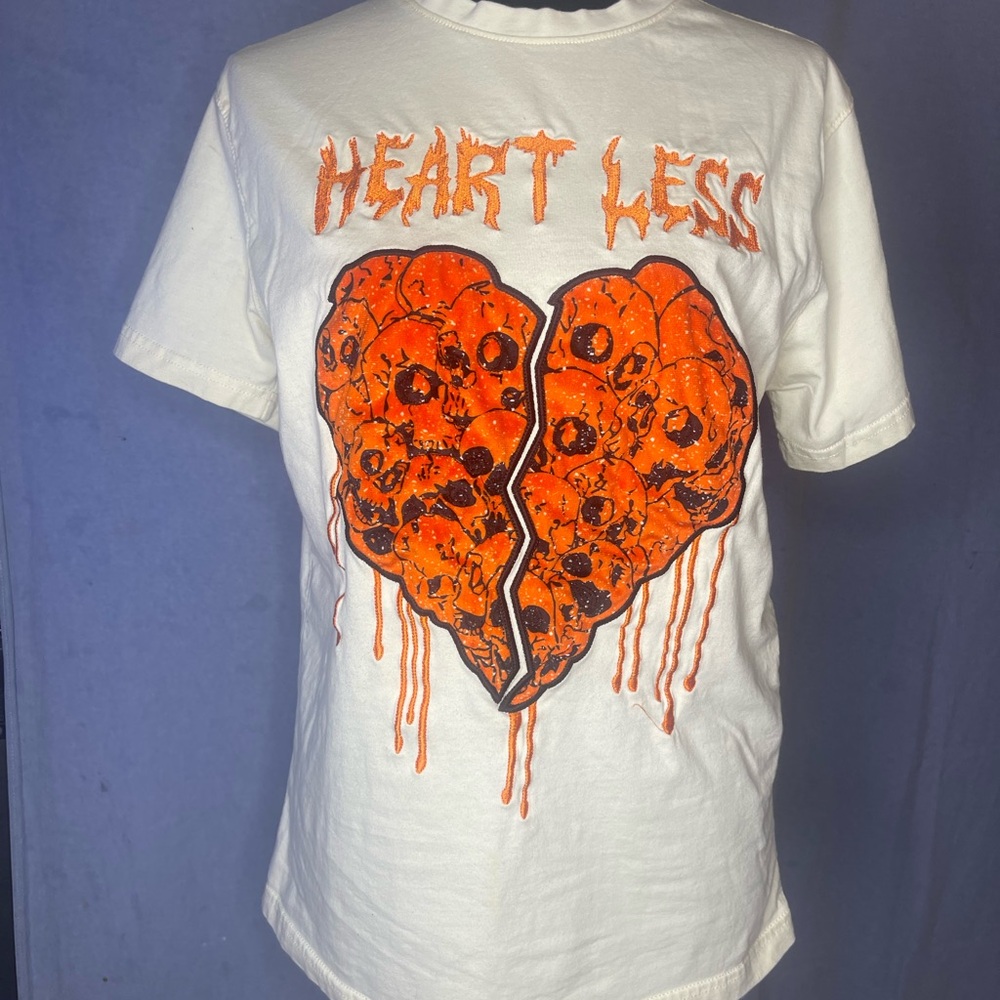 Graphic Tee “Heart Less” by FOCUS – Size S